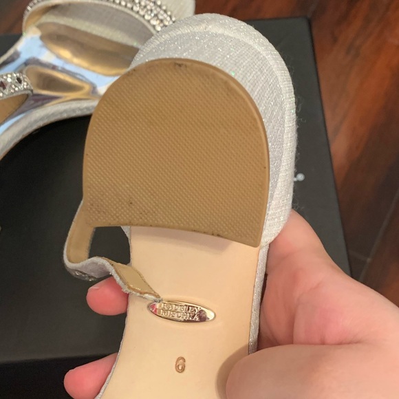 Badgley Mischa Block Heeled Sandals, size 6 - Picture 7 of 13